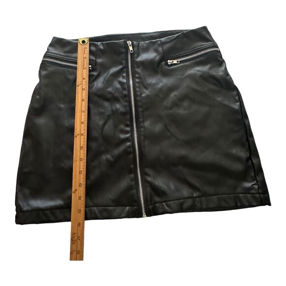spirit halloween Black Faux Leather Frint Zip mini skirt Sz Large - Picture 6 of 10